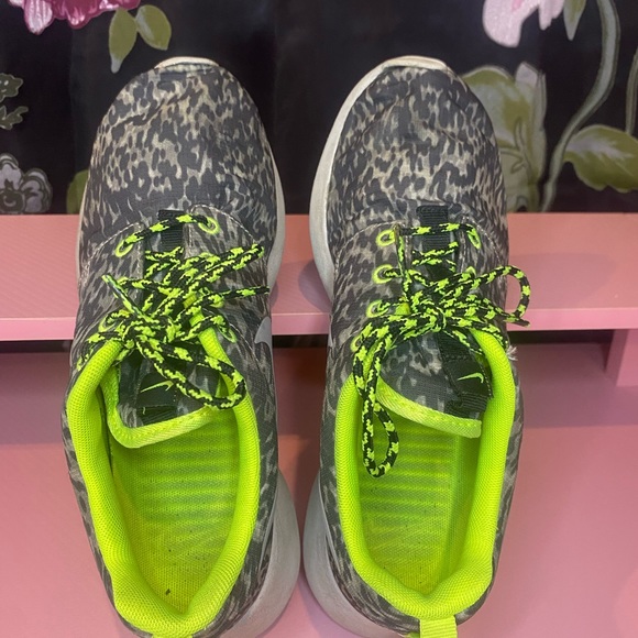 Nike Leopard Print Gym Shoes - Picture 2 of 4